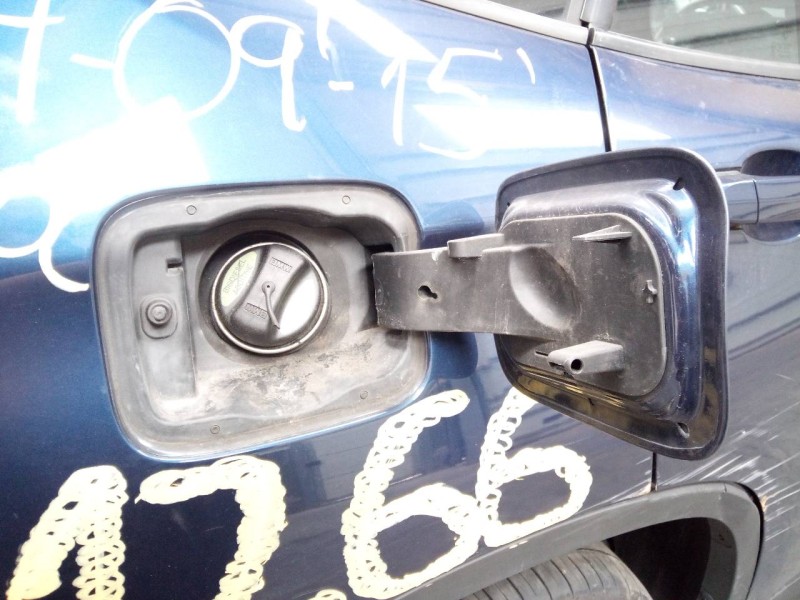 Recambio de tapa exterior combustible para bmw x1 (e84) sdrive 18d referencia OEM IAM   