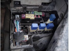 CAJA RELES / FUSIBLES 