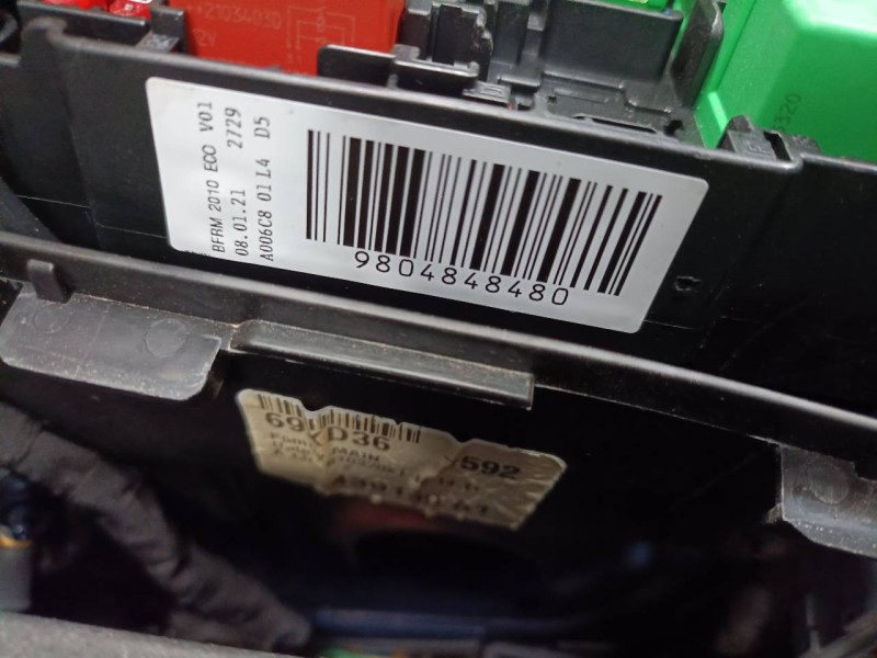 Recambio de caja reles / fusibles para opel corsa f cosmos referencia OEM IAM 9804848480  