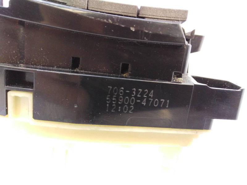 Recambio de mando climatizador para toyota prius (nhw30) plug-in hybrid advance referencia OEM IAM 7063Z24 5590047071 E2-A2-49-2