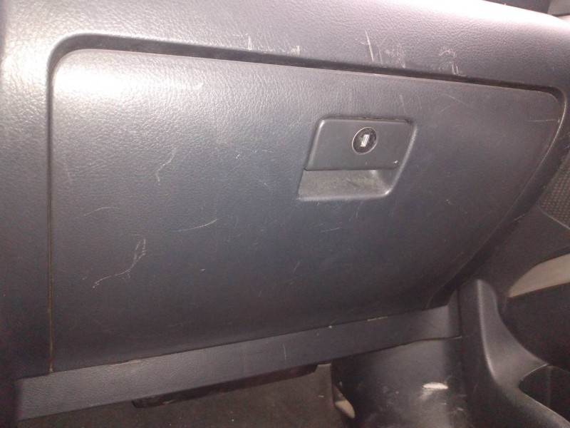 Recambio de guantera para toyota corolla verso (r1) 2.0 d-4d luna referencia OEM IAM   