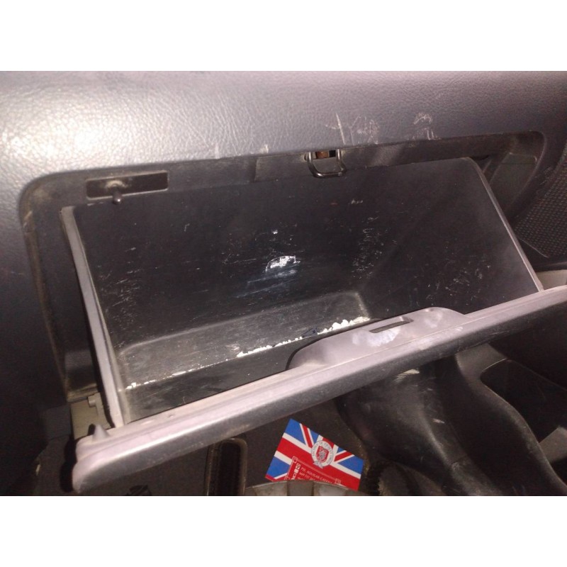 Recambio de guantera para toyota corolla verso (r1) 2.0 d-4d luna referencia OEM IAM   