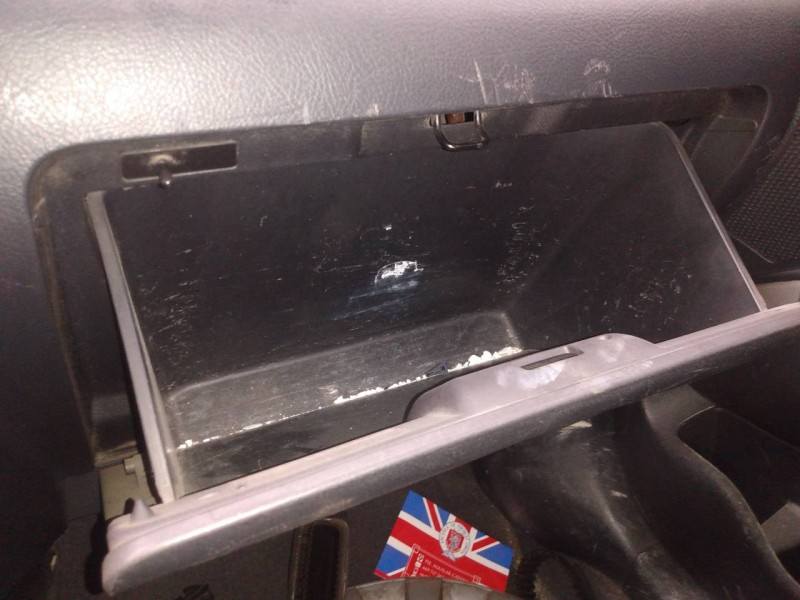 Recambio de guantera para toyota corolla verso (r1) 2.0 d-4d luna referencia OEM IAM   