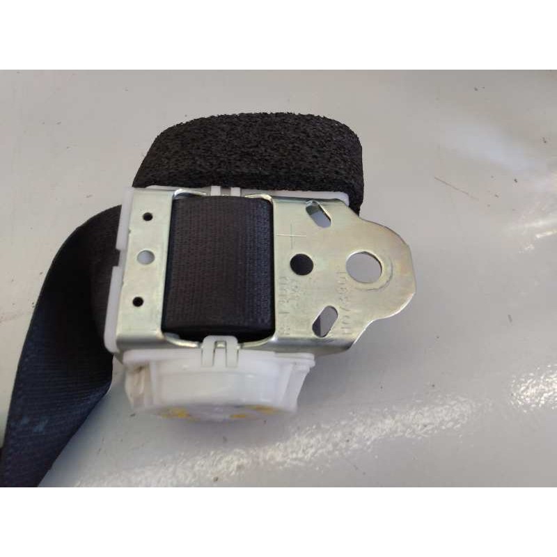 Recambio de cinturon seguridad trasero derecho para toyota yaris city referencia OEM IAM 7P2700 197296 E2-B4-4-1