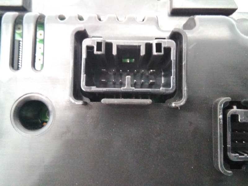 Recambio de cuadro instrumentos para toyota yaris city referencia OEM IAM 838000U2704 MB1575607573 E3-B2-7-2