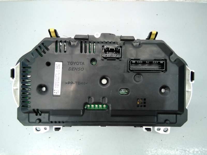 Recambio de cuadro instrumentos para toyota yaris city referencia OEM IAM 838000U2704 MB1575607573 E3-B2-7-2