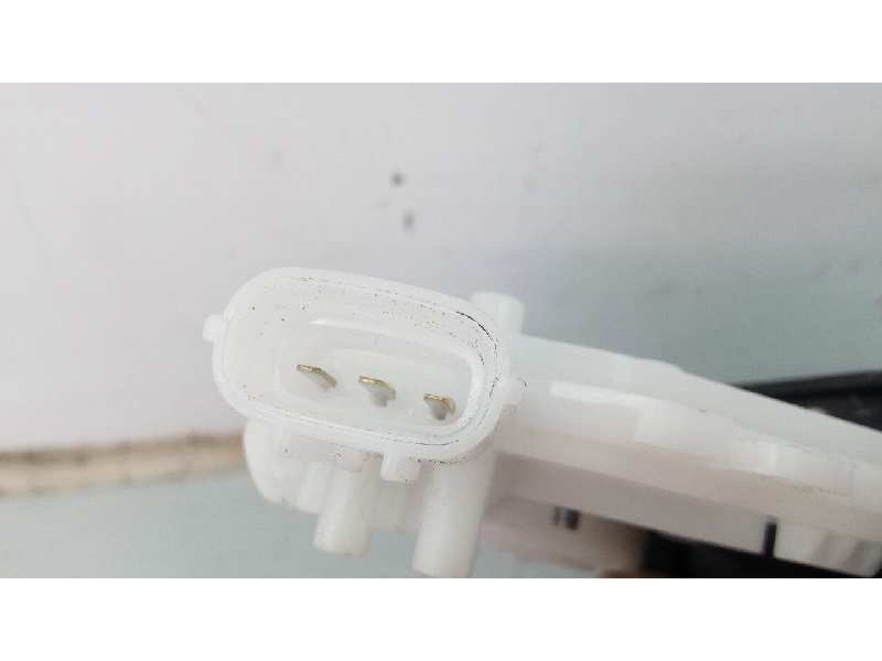 Recambio de cerradura maletero / porton para toyota yaris city referencia OEM IAM   E2-B4-5-2