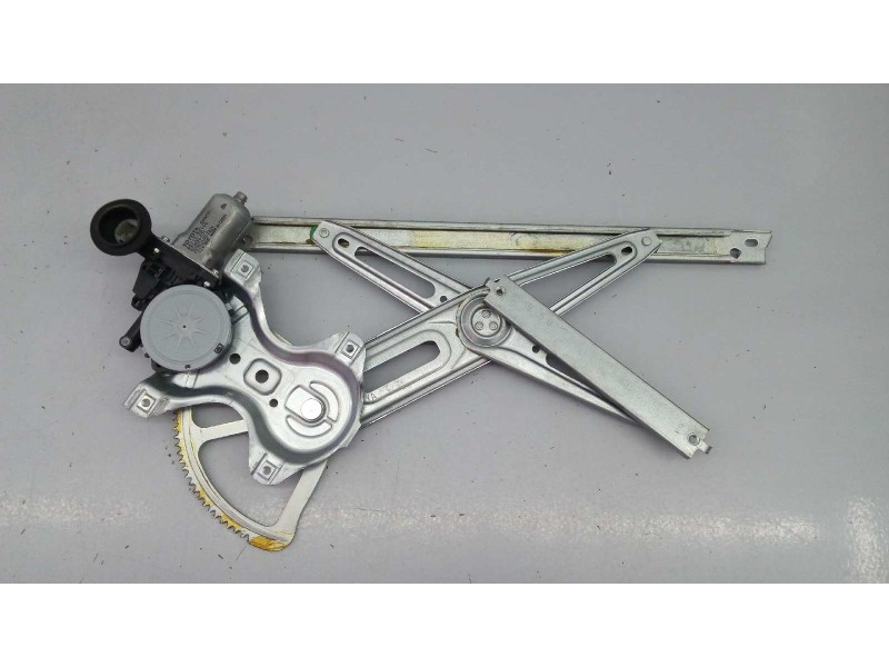 Recambio de elevalunas delantero derecho para toyota yaris city referencia OEM IAM 857100P100 973582101 E2-B4-18-1
