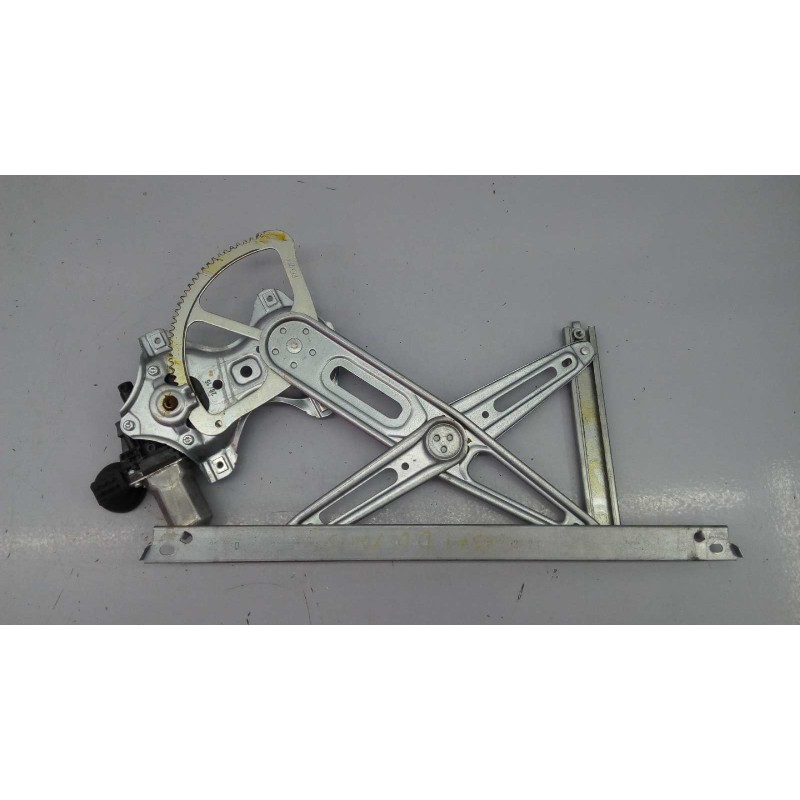 Recambio de elevalunas delantero derecho para toyota yaris city referencia OEM IAM 857100P100 973582101 E2-B4-18-1