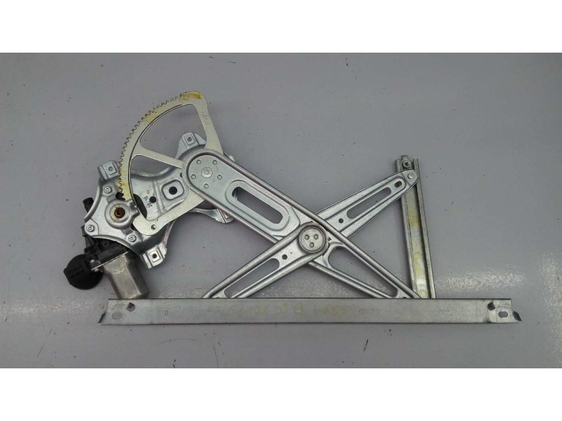 Recambio de elevalunas delantero derecho para toyota yaris city referencia OEM IAM 857100P100 973582101 E2-B4-18-1