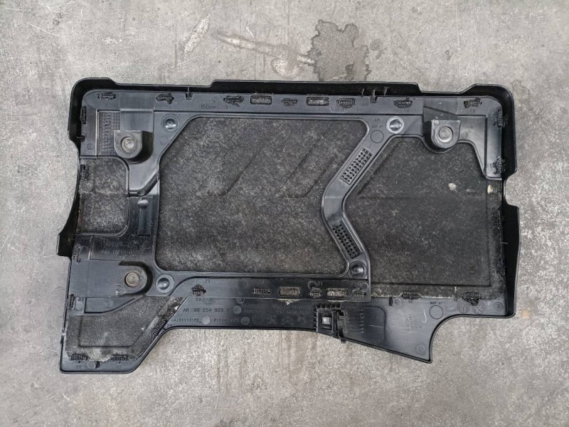 Recambio de tapa motor para opel corsa f cosmos referencia OEM IAM   