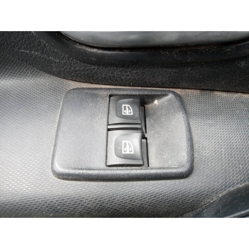 Recambio de mando elevalunas delantero izquierdo para dacia sandero stepway comfort referencia OEM IAM   