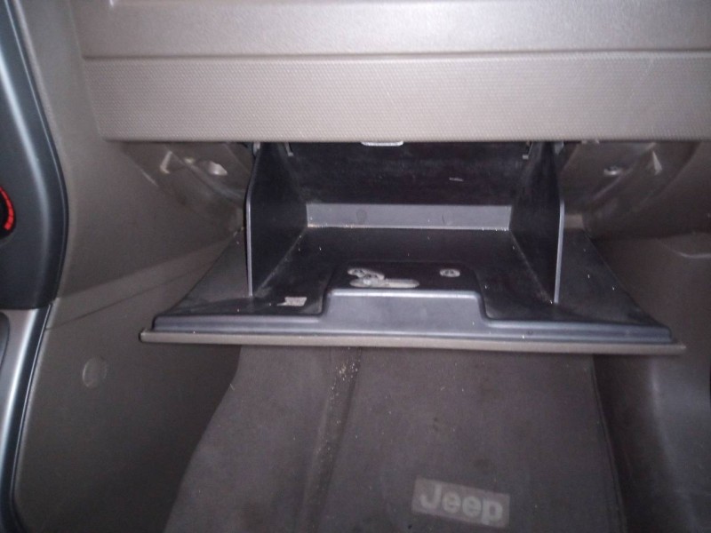 Recambio de guantera para jeep compass limited referencia OEM IAM   