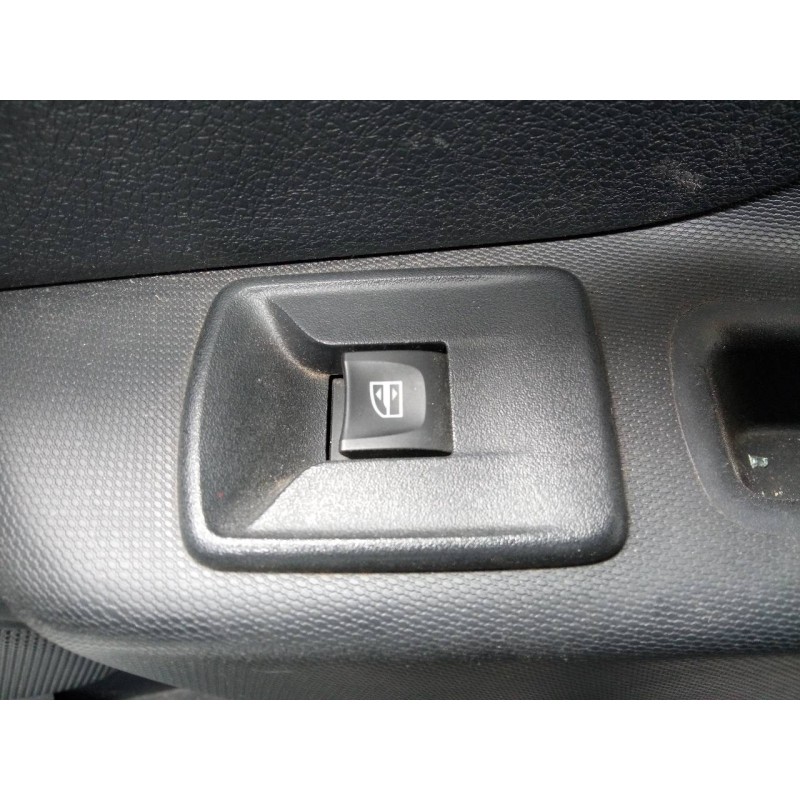 Recambio de mando elevalunas trasero derecho para dacia sandero stepway comfort referencia OEM IAM   