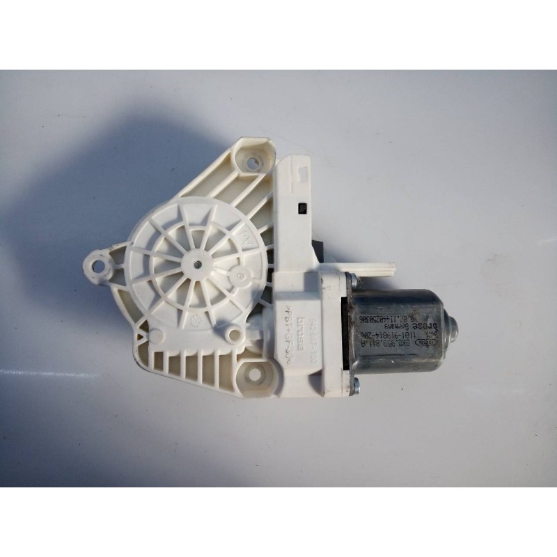 Recambio de motor elevalunas trasero derecho para porsche cayenne (typ 92aa) diesel platinum edition referencia OEM IAM 8K095981