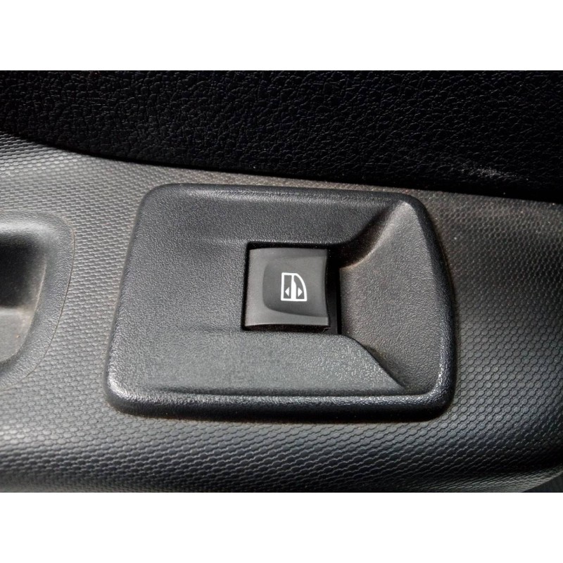 Recambio de mando elevalunas trasero izquierdo para dacia sandero stepway comfort referencia OEM IAM   