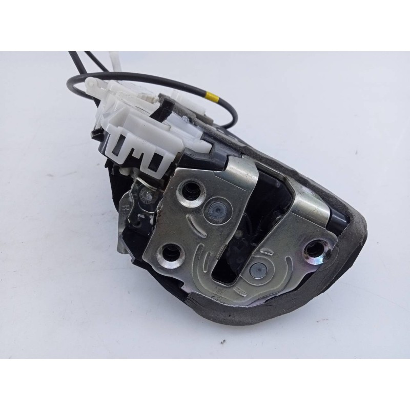 Recambio de cerradura puerta trasera derecha para toyota yaris city referencia OEM IAM   E2-B4-20-1