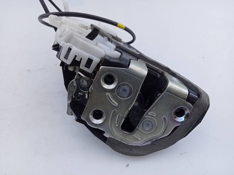 Recambio de cerradura puerta trasera derecha para toyota yaris city referencia OEM IAM   E2-B4-20-1