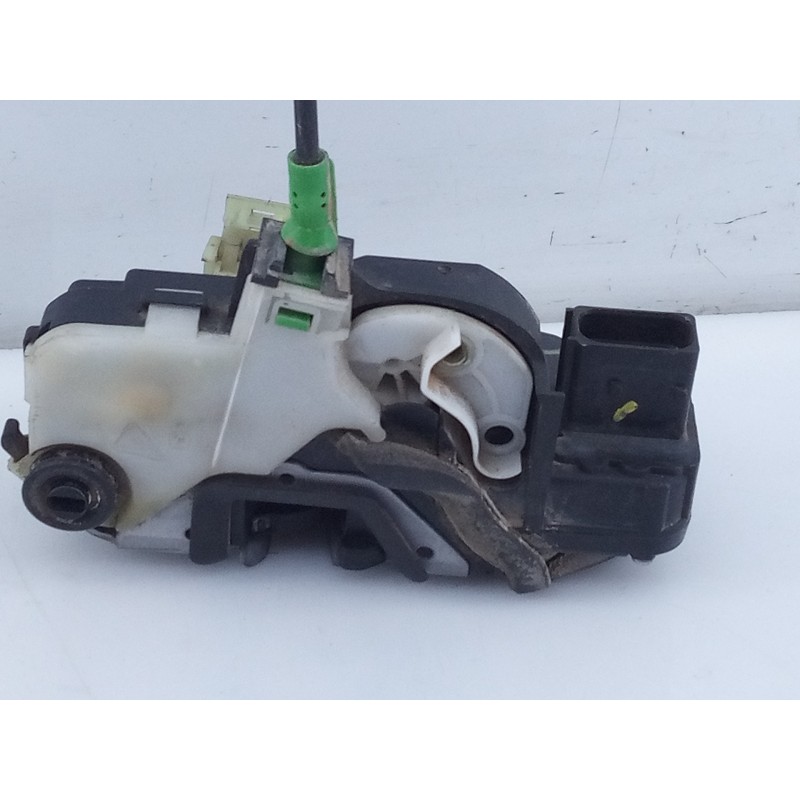 Recambio de cerradura puerta trasera derecha para opel astra j lim. cosmo referencia OEM IAM 8023880  E2-B6-5-2