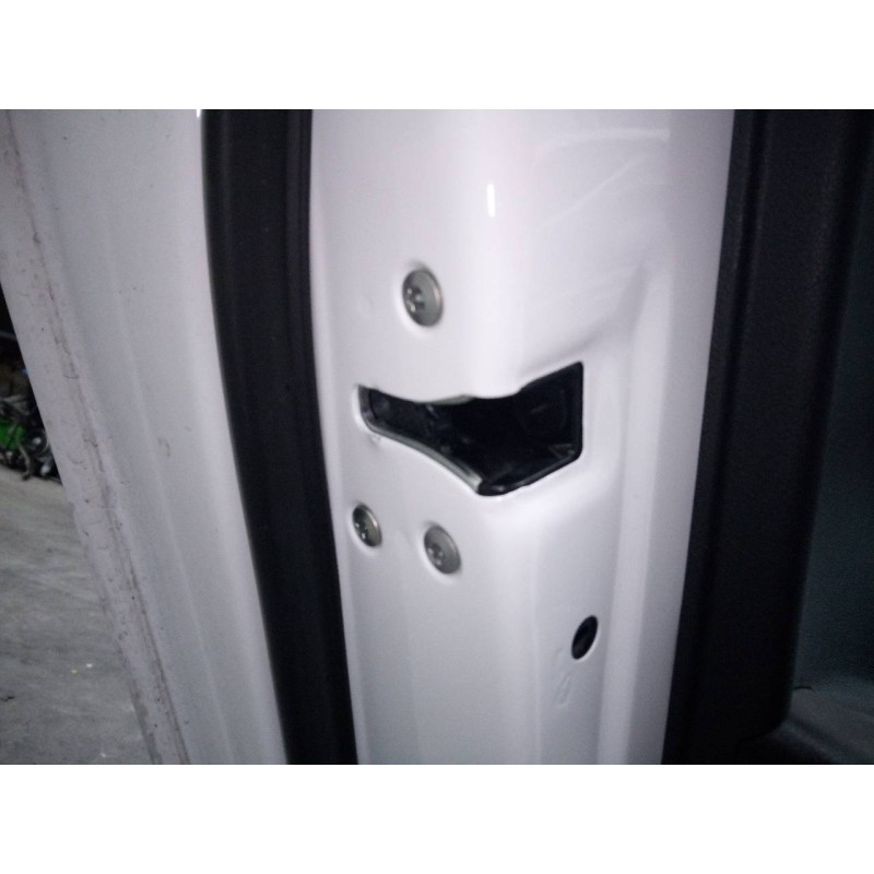 Recambio de cerradura puerta trasera izquierda para hyundai i20 klass referencia OEM IAM   