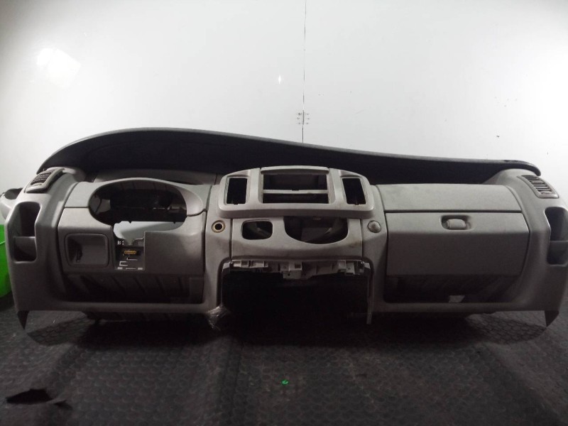 Recambio de salpicadero para renault trafic combi (ab 4.01) passenger privilege  combi corto referencia OEM IAM   P2-B4-31