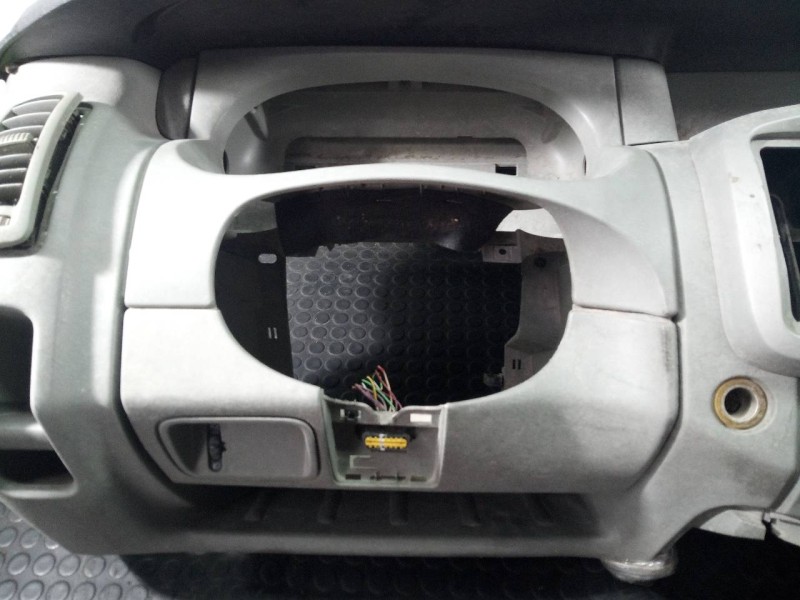 Recambio de salpicadero para renault trafic combi (ab 4.01) passenger privilege  combi corto referencia OEM IAM   P2-B4-31