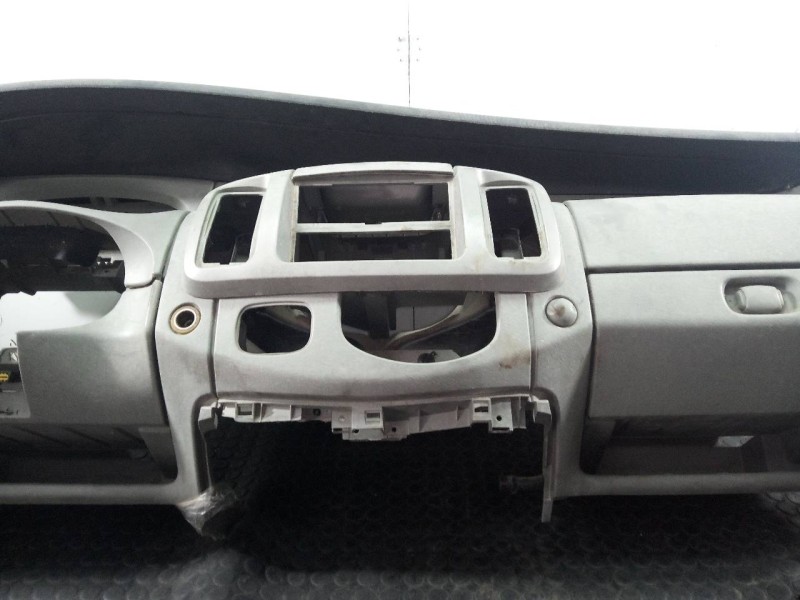 Recambio de salpicadero para renault trafic combi (ab 4.01) passenger privilege  combi corto referencia OEM IAM   P2-B4-31