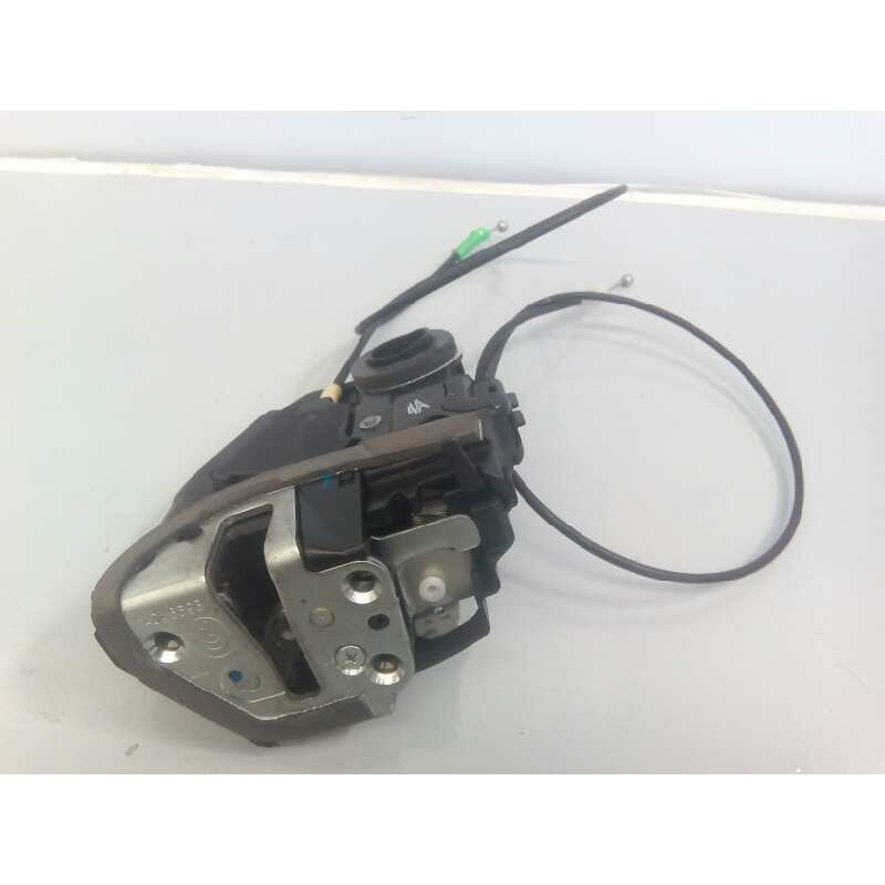 Recambio de cerradura puerta trasera izquierda para toyota corolla (e15) premium referencia OEM IAM 6906042021  E2-B4-5-1