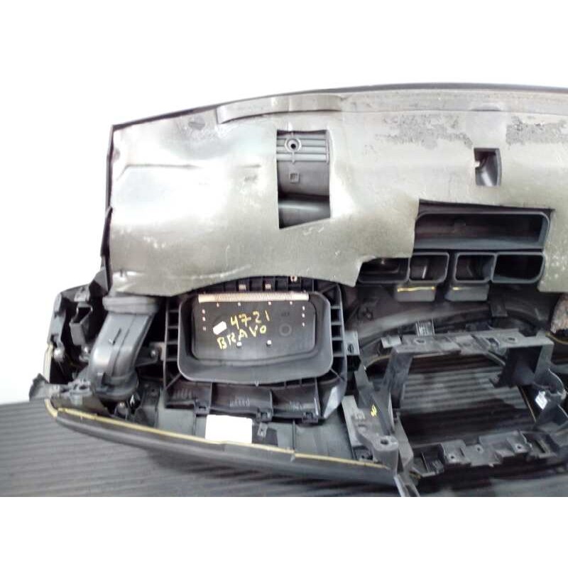 Recambio de salpicadero para fiat bravo (198) 1.6 16v active multijet (77kw) referencia OEM IAM 0735521741  P2-B2-11