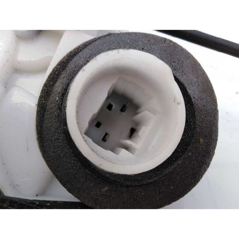 Recambio de cerradura puerta trasera derecha para toyota yaris city referencia OEM IAM   E2-B4-20-2