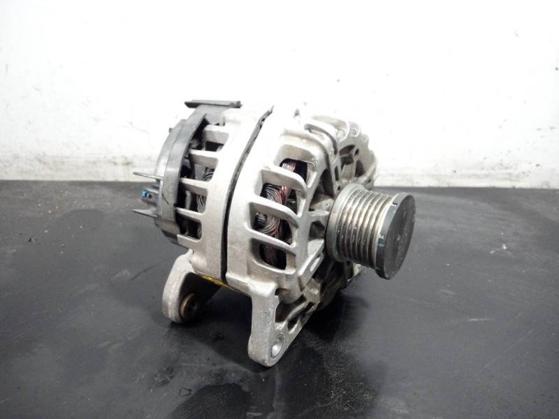 Recambio de alternador para renault megane iv berlina 5p limited referencia OEM IAM 231008040R 2613543A P3-B5-8-2