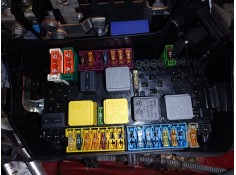 CAJA RELES / FUSIBLES 