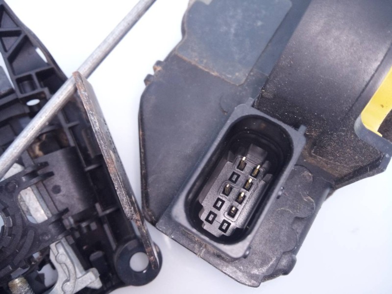 Recambio de cerradura puerta delantera izquierda para opel insignia sports tourer sportive referencia OEM IAM 13779518  E2-B6-19