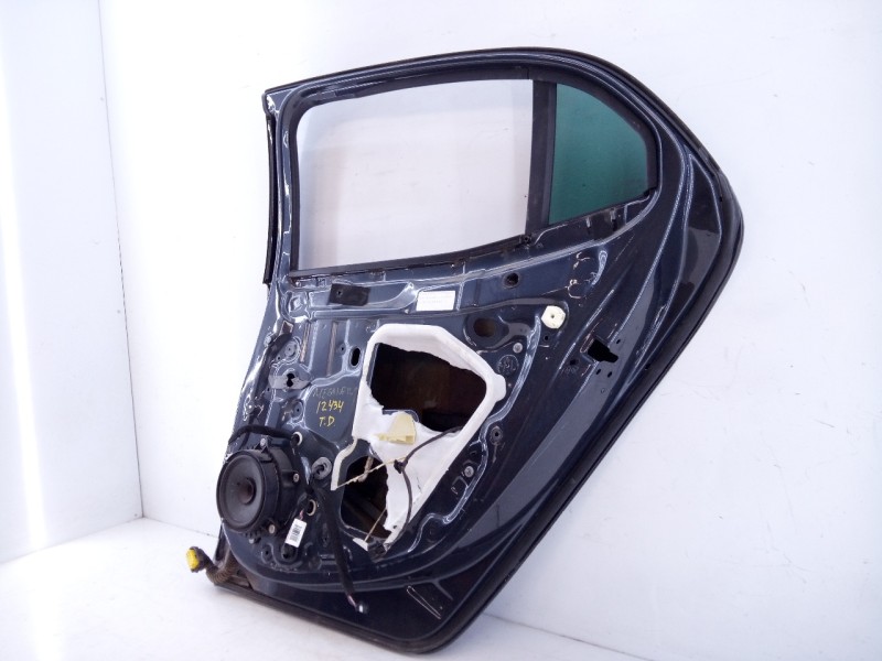Recambio de puerta trasera derecha para renault megane iv berlina 5p life referencia OEM IAM   E4-B3-8