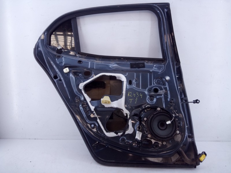 Recambio de puerta trasera izquierda para renault megane iv berlina 5p life referencia OEM IAM   E4-A3-10