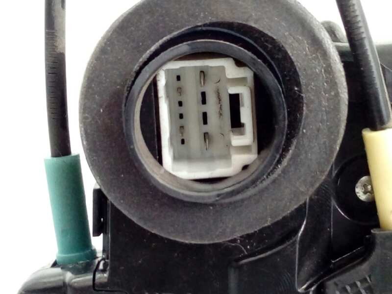 Recambio de cerradura puerta trasera derecha para toyota verso advance referencia OEM IAM B2411  E2-B4-30-1