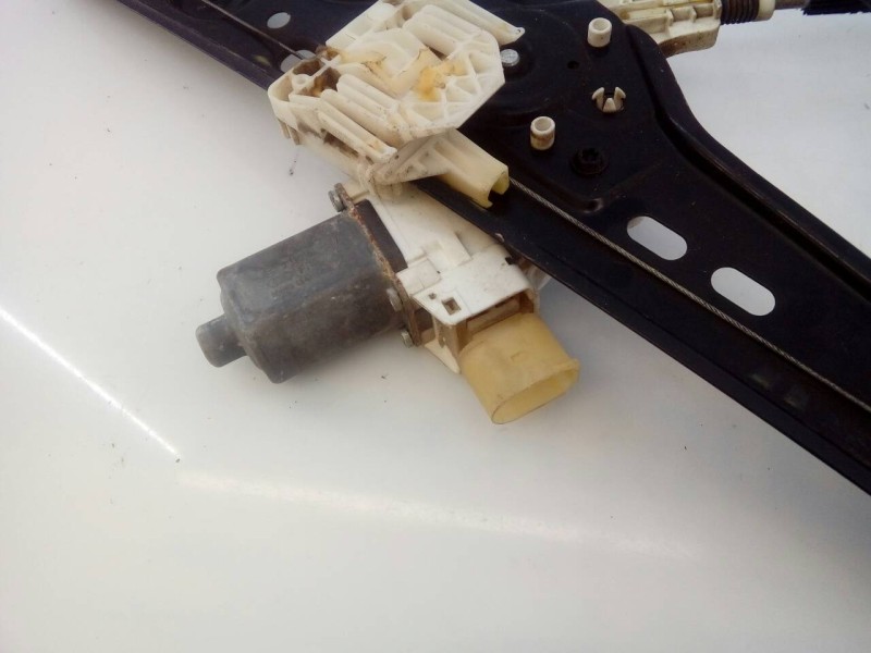 Recambio de elevalunas delantero derecho para bmw serie 3 berlina (e90) 318d referencia OEM IAM 7060266S  E1-A3-4-2