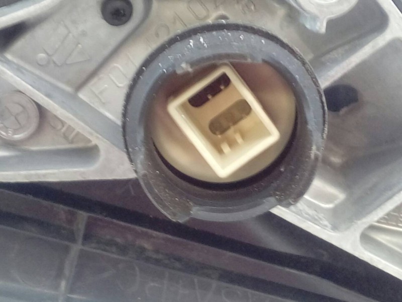 Recambio de retrovisor derecho electrico para bmw serie 3 berlina (e90) 318d referencia OEM IAM 010803  E1-A3-2-1