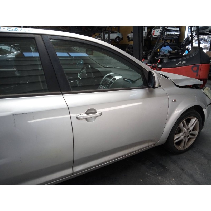 Recambio de puerta delantera derecha para kia cee´d active referencia OEM IAM   