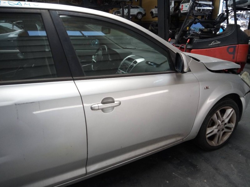 Recambio de puerta delantera derecha para kia cee´d active referencia OEM IAM   