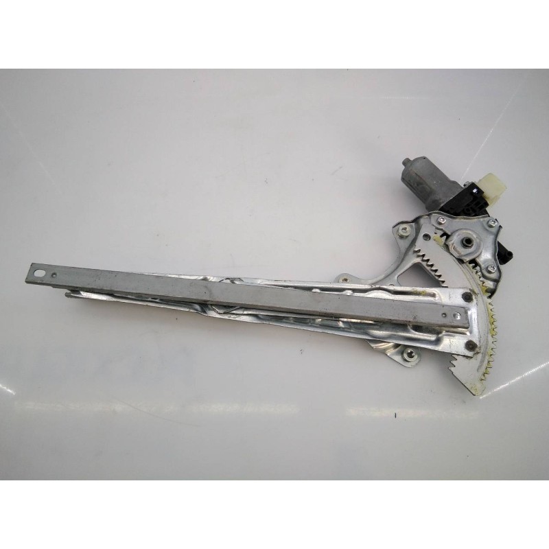 Recambio de elevalunas trasero derecho para nissan x-trail (t32) tekna referencia OEM IAM 827204CA0A 2621004650 E2-A4-8-2