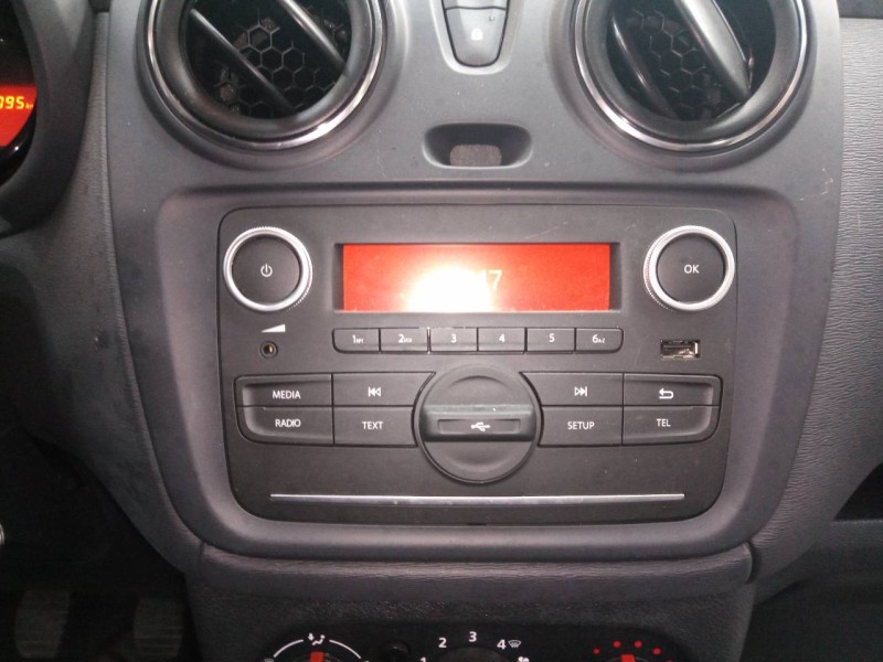 Recambio de sistema audio / radio cd para dacia dokker ambiance referencia OEM IAM 281158515R  E2-A1-39-3