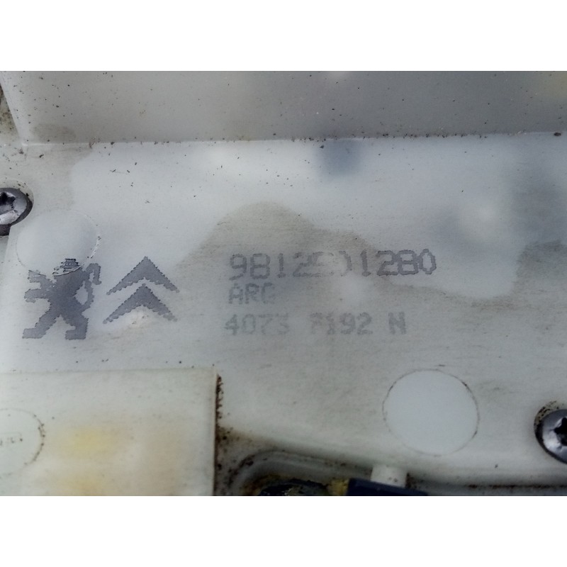Recambio de cerradura puerta trasera izquierda para peugeot 208 style referencia OEM IAM 9812901280  E1-A4-52-2