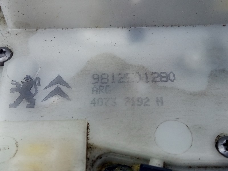 Recambio de cerradura puerta trasera izquierda para peugeot 208 style referencia OEM IAM 9812901280  E1-A4-52-2