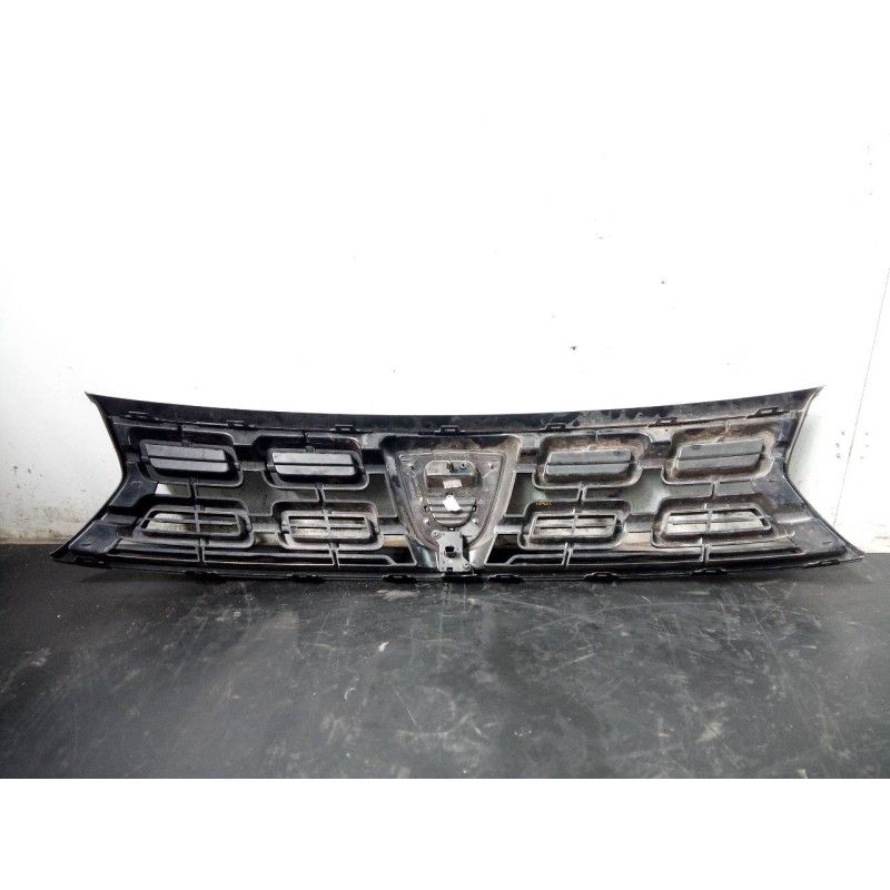 Recambio de rejilla delantera para dacia duster ii prestige referencia OEM IAM 623103440R 623109628R P2-A2-28