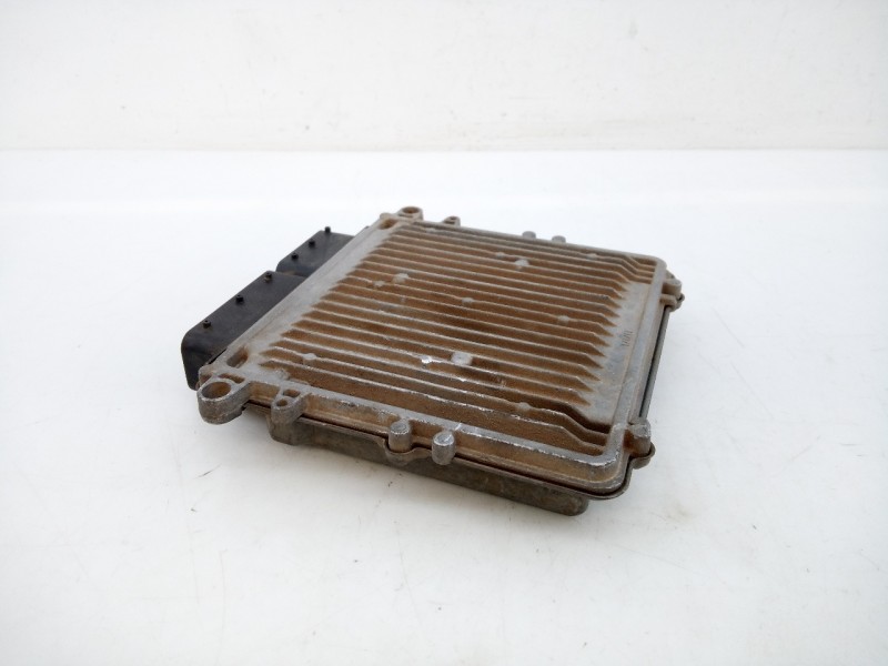 Recambio de centralita motor uce para dodge nitro se referencia OEM IAM P05094575AE 0281013660 E3-B6-23-1