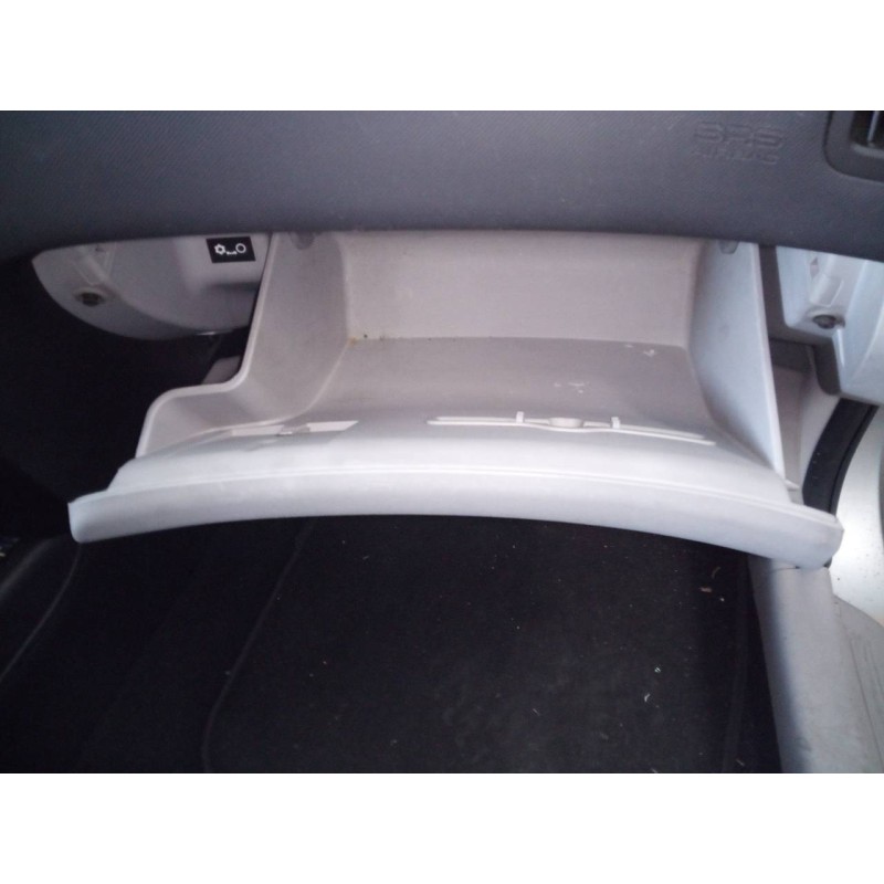 Recambio de guantera para kia cee´d active referencia OEM IAM   