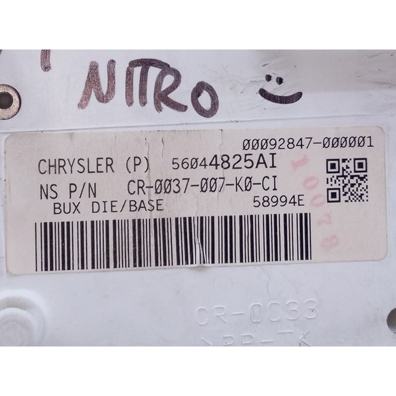 Recambio de cuadro instrumentos para dodge nitro se referencia OEM IAM 56044825AI CR0037007K0CI E3-B6-2-2