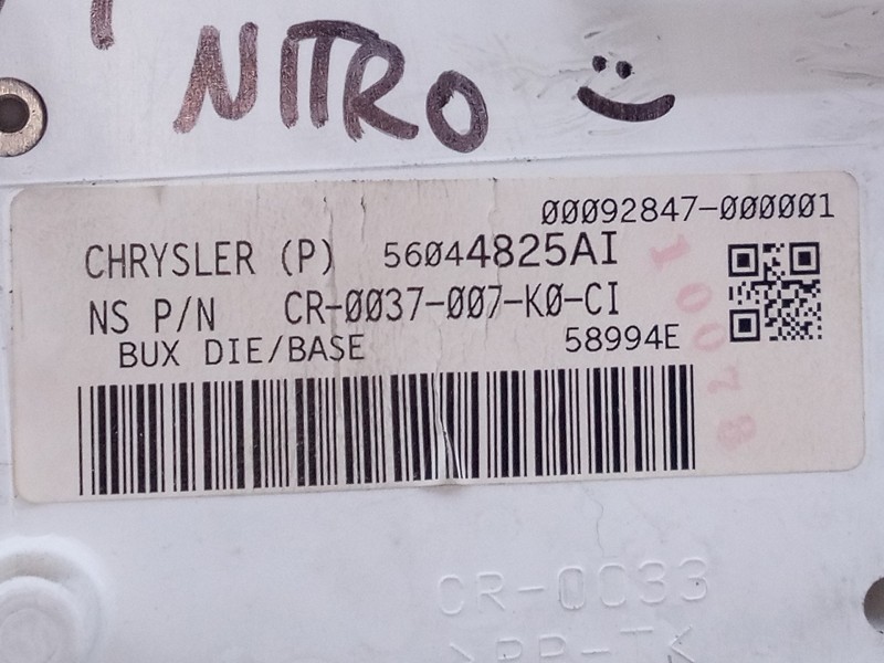 Recambio de cuadro instrumentos para dodge nitro se referencia OEM IAM 56044825AI CR0037007K0CI E3-B6-2-2