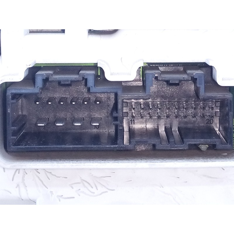 Recambio de cuadro instrumentos para dodge nitro se referencia OEM IAM 56044825AI CR0037007K0CI E3-B6-2-2